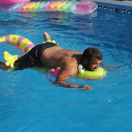 Abelonas Village מלון דירות 4*