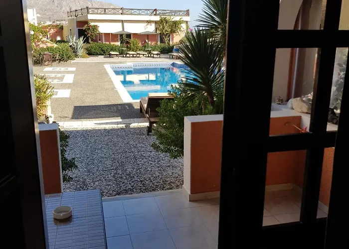 Abelonas Village ميغالوخوري