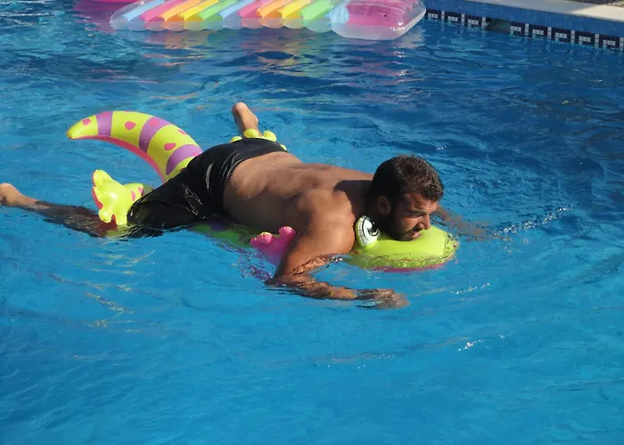 Abelonas Village מלון דירות 4*