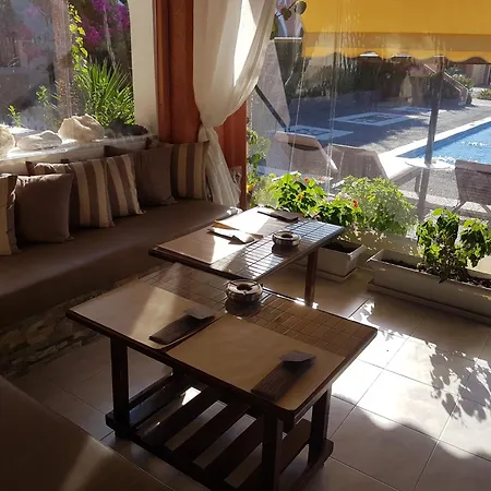 Abelonas Village 公寓式酒店 梅加洛克里